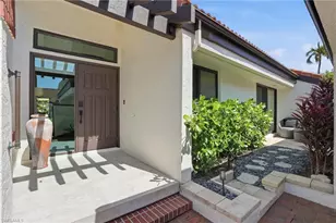 539 Bay Villas Ln, Naples, FL 34108 - Photo 3
