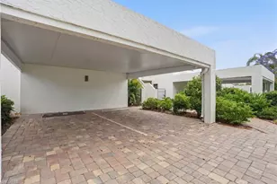 637 Beachwalk Cir, Naples, FL 34108 - Photo 19
