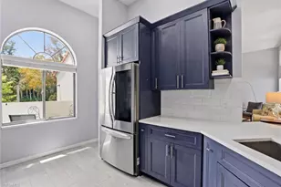 637 Beachwalk Cir, Naples, FL 34108 - Photo 7
