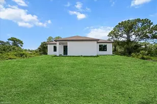 1033 Plymouth St E, Lehigh Acres, FL 33974 - Photo 7