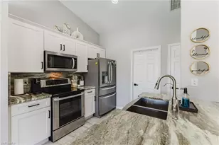 709 SW 27th St, Cape Coral, FL 33914 - Photo 9