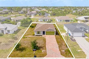 1607 NE 35th Ln, Cape Coral, FL 33909 - Photo 3