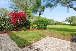 5766 Cove Cir, Naples, FL 34119 - Photo 21