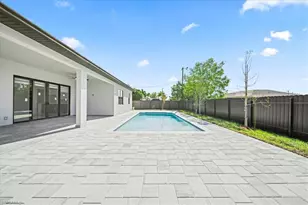122 NE 11th Terrace, Cape Coral, FL 33909 - Photo 5