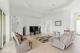 8066 Princeton Dr, Naples, FL 34104 - Photo 5