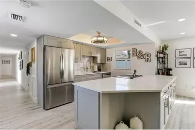 10842 Vanderbilt Dr, Naples, FL 34108 - Photo 7