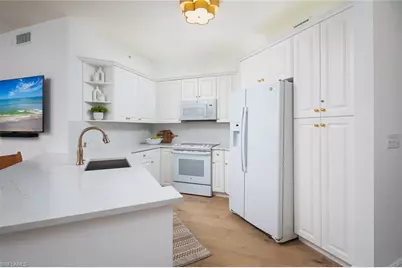 470 Launch Cir #V401, Naples, FL 34108 - Photo 7