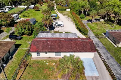 1221 19th St SW, Naples, FL 34117 - Photo 23