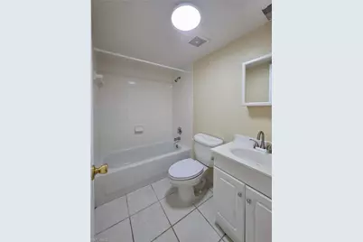 4621 Bayshore Dr #Q3, Naples, FL 34112 - Photo 9