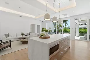 685 2nd St S, Naples, FL 34102 - Photo 9