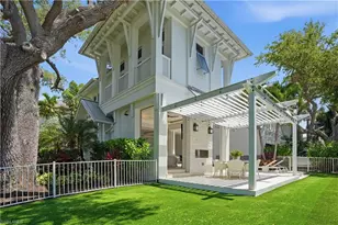 685 2nd St S, Naples, FL 34102 - Photo 3