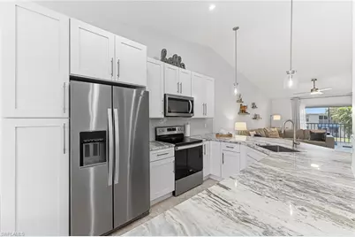 887 Gulf Pavilion Dr #203, Naples, FL 34108 - Photo 7