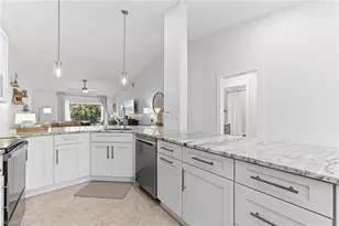 887 Gulf Pavilion Dr, Naples, FL 34108 - Photo 9