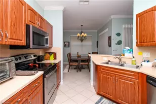 817 Carrick Bend Cir, Naples, FL 34110 - Photo 5