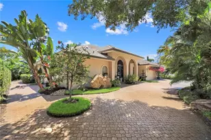 2039 Imperial Cir, Naples, FL 34110 - Photo 9