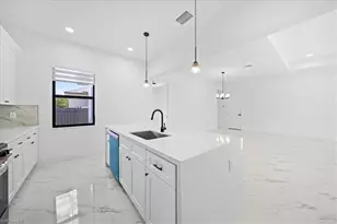 2220 NE 9th Pl, Cape Coral, FL 33909 - Photo 7
