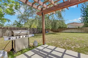 3300 Valencia Dr, Naples, FL 34120 - Photo 23
