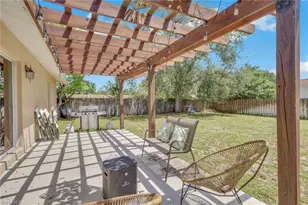 3300 Valencia Dr, Naples, FL 34120 - Photo 21