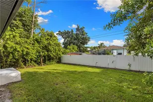 3012 Pine Tree Dr, Naples, FL 34112 - Photo 37