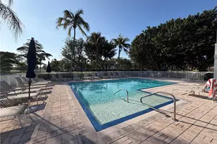 5877 3 Iron Dr, Naples, FL 34110 - Photo 23