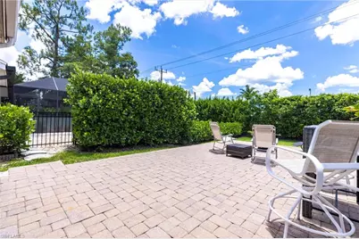 6769 Berwick Pl, Naples, FL 34104 - Photo 17