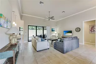 1221 Briarwood Ct, Naples, FL 34104 - Photo 3