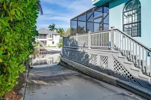 1283 Grand Canal Dr, Naples, FL 34110 - Photo 23