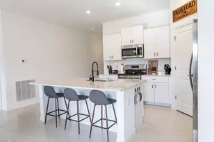 17762 Paradiso Wy, North Fort Myers, FL 33917 - Photo 9