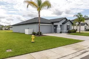 17762 Paradiso Wy, North Fort Myers, FL 33917 - Photo 3