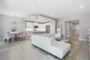 2560 Seychelles Dr, Naples, FL 34112 - Photo 5