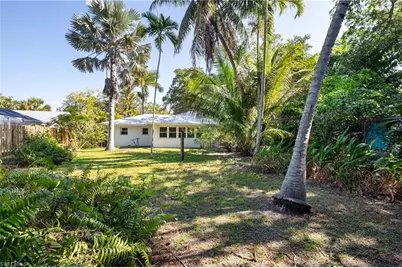 2424 Harbor Rd, Naples, FL 34104 - Photo 23