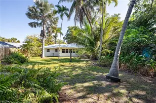 2424 Harbor Rd, Naples, FL 34104 - Photo 23