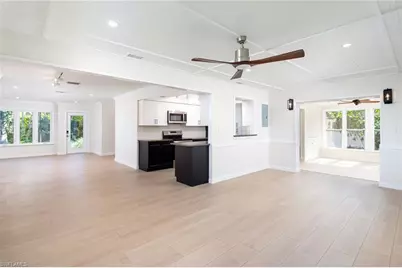 2424 Harbor Rd, Naples, FL 34104 - Photo 7