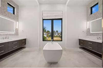 380 Trade Winds Ave, Naples, FL 34108 - Photo 23