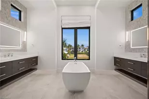 380 Tradewinds Ave, Naples, FL 34108 - Photo 23