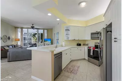 460 Launch Cir #301, Naples, FL 34108 - Photo 3
