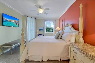 460 Launch Cir #301, Naples, FL 34108 - Photo 7