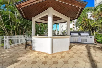 470 Launch Cir #V-604, Naples, FL 34108 - Photo 21