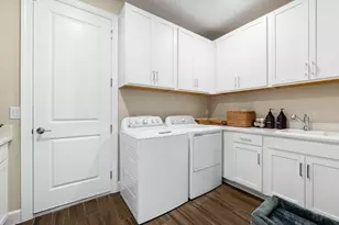 18101 Terracina Dr, Fort Myers, FL 33913 - Photo 15