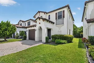 8951 Madrid Cir, Naples, FL 34104 - Photo 3