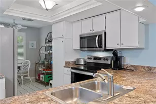 400 Fox Haven Dr, Naples, FL 34104 - Photo 5