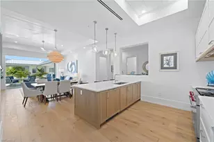 201 8th St S, Naples, FL 34102 - Photo 13