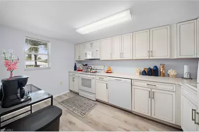 2111 Barkeley Ln #10, Fort Myers, FL 33907 - Photo 3