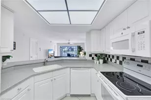774 Wiggins Lake Dr, Naples, FL 34110 - Photo 5
