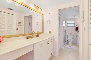 801 River Point Dr, Naples, FL 34102 - Photo 17
