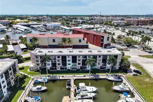801 River Point Dr, Naples, FL 34102 - Photo 23