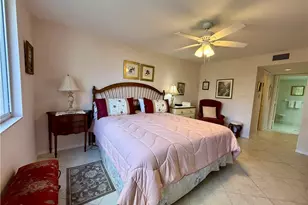 11118 Gulf Shore Dr, Naples, FL 34108 - Photo 7
