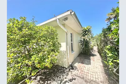 688 W Valley Dr, Bonita Springs, FL 34134 - Photo 5