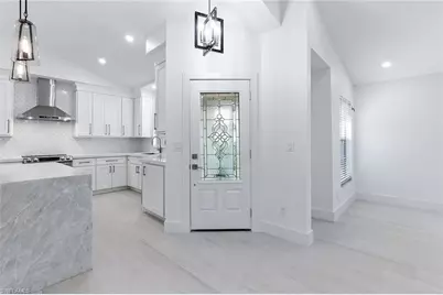 116 Fountain Cir, Naples, FL 34119 - Photo 5