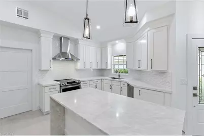 116 Fountain Cir, Naples, FL 34119 - Photo 9